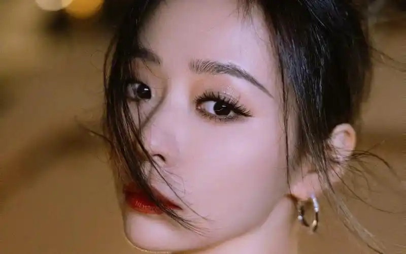 zhang),1984年10月11日出生于四川省成都市,中国内地女歌手