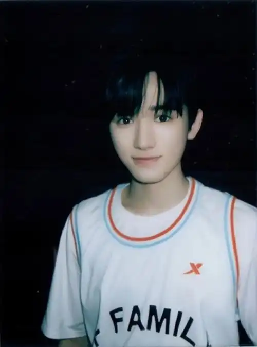 宋亚轩运动会拍立得图