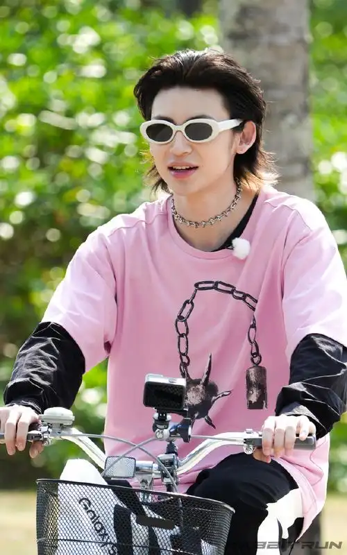 小鬼王琳凯音你而来##小鬼把更多时间花在音乐上