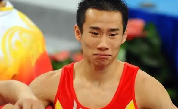 曾经的鞍马金牌选手,因身陷诈骗案销声匿迹5年,如今发福走样了