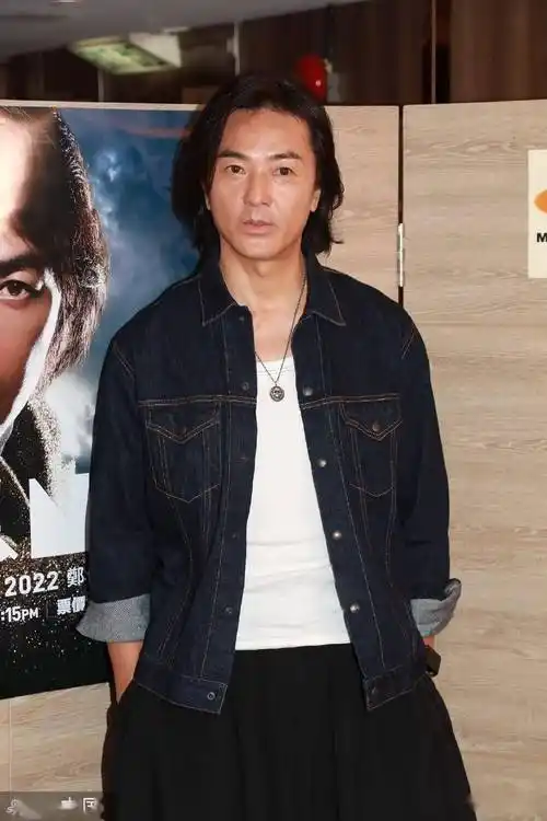 郑伊健首度挑战红馆三面台演出 回应放假状态自称娱乐代表_蒙嘉慧