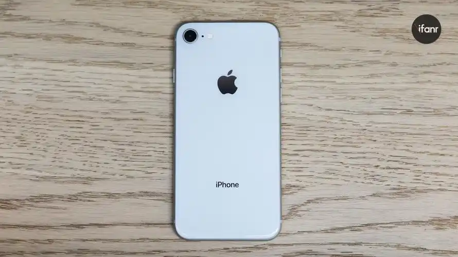 首发!iphone 8/8 plus 真机图赏:外观简洁,玻璃背部美爆了
