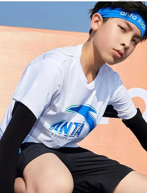 腹肌还没练成先秀一波肌肉线条吧