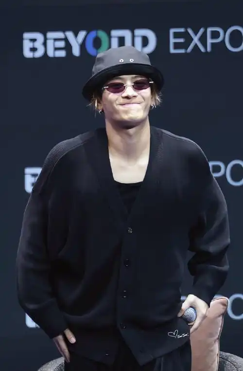 王嘉尔超话20240525 澳門beyond expo還是非常喜歡你的笑容