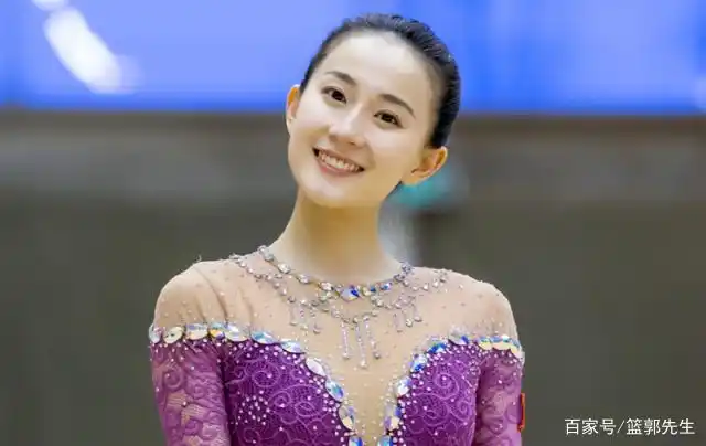 艺术体操女神张豆豆晒照,又是侧面挺胸照,近年马不停蹄上综艺