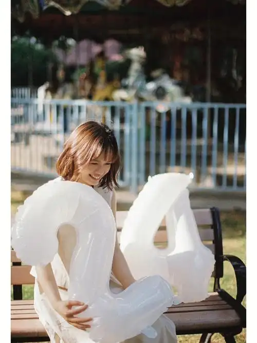 24岁想变成天上半明半暗的云朵