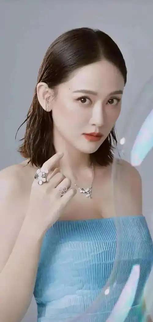 甜美可爱丰满迷人陈乔恩写真图集