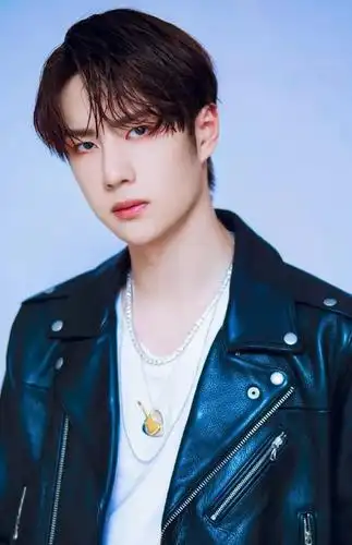 当红明星王一博写真:阳光帅气,英俊潇洒!