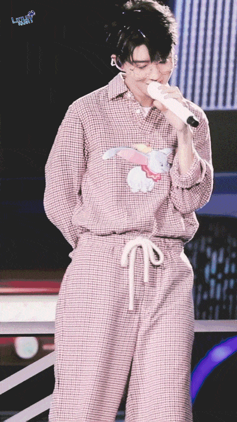 王俊凯歪头笑合集你比蜜糖还甜