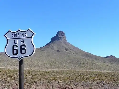 亚利桑那州中部的无人区66号公路曾是贯穿美国东西部的交通大动脉