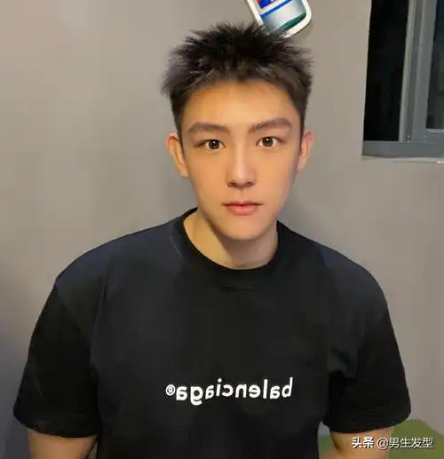 男生冬天值得尝试的3款发型,越剪越帅气,别再乱剪了