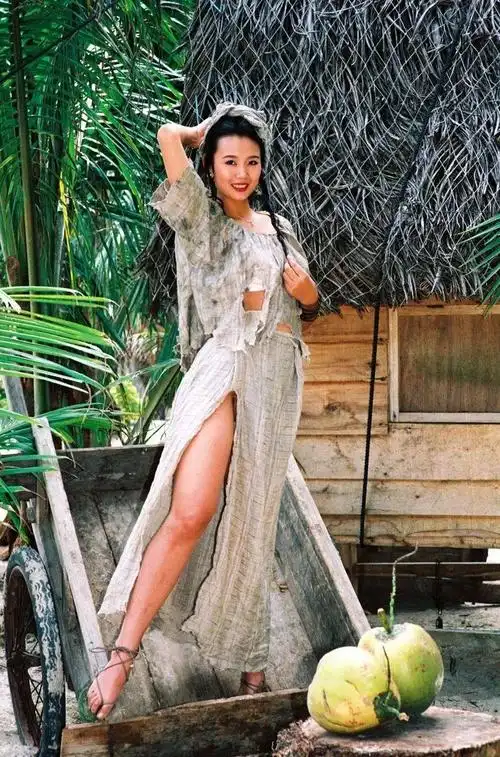 周迅蒋勤勤颜丙燕20年前拍挂历,不美颜不怕赘肉展示最真实的自己