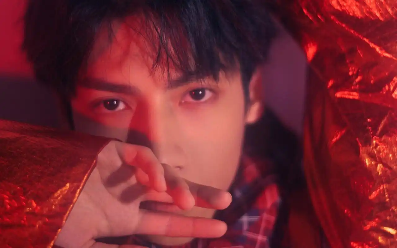 罗云熙帅气图片桌面壁纸