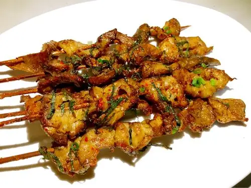 猪肺有着很独特的口感,柔软脆嫩,用来烧烤味道也很特别.