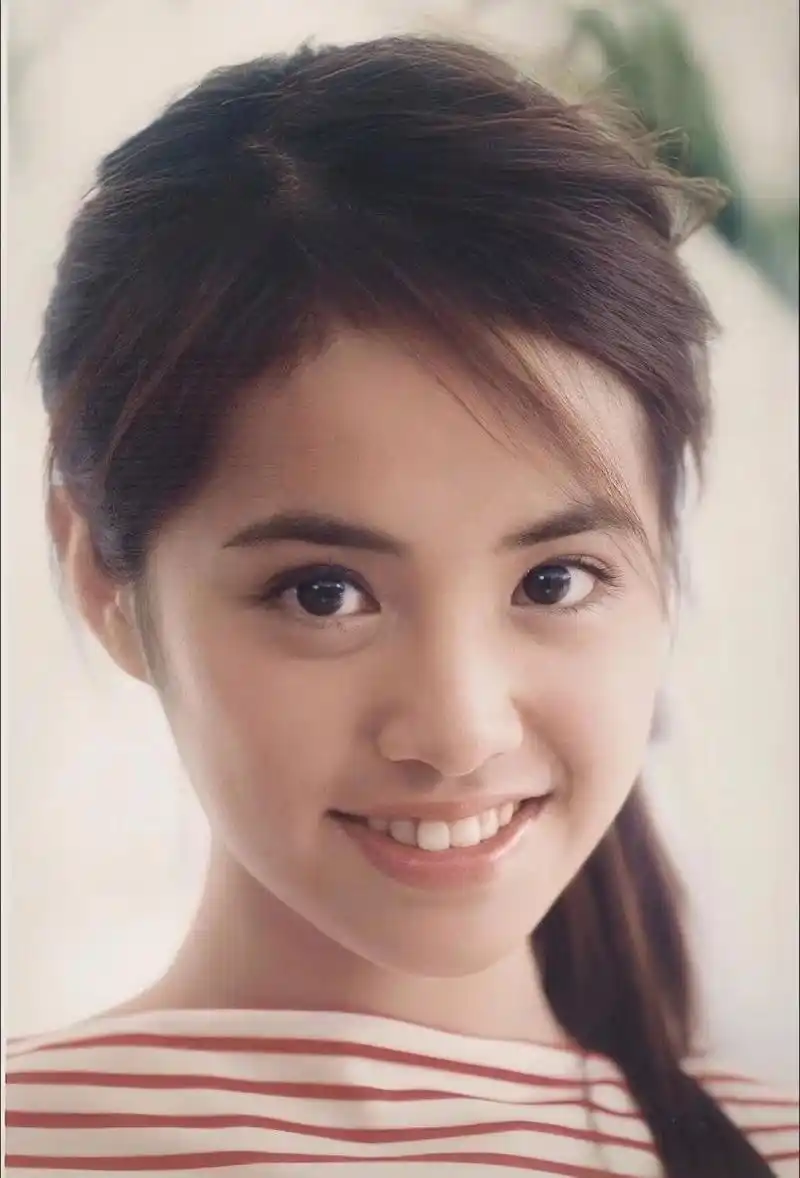 难怪周杰伦仅为她谱写旋律 令人惊叹的是,蔡依林青春洋溢的气息仿佛