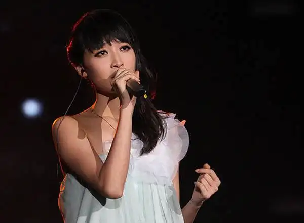 娱乐 滚动 > 杨菲洋快女晋级之路走得好艰难 多次被人破脏水