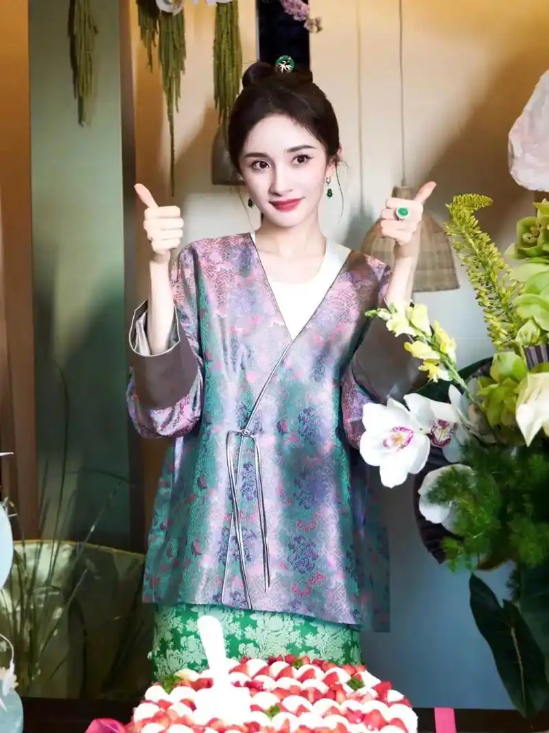 别光种草#新中式 看看幂姐的绿货搭配 果然女性到了某个阶段就 - 抖音