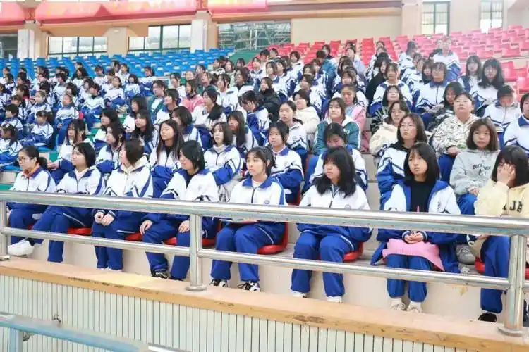 防校园欺凌 为成长护航 | 西山学校开展预防校园欺凌培训讲座活动