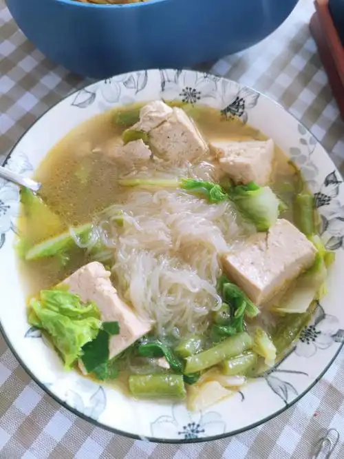 好吃的减脂餐油菜豆腐粉丝汤