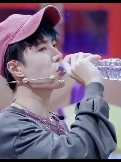 又酷又奶王一博