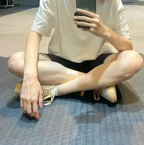 最喜欢的文文的自拍(我就要跟你们不一样)