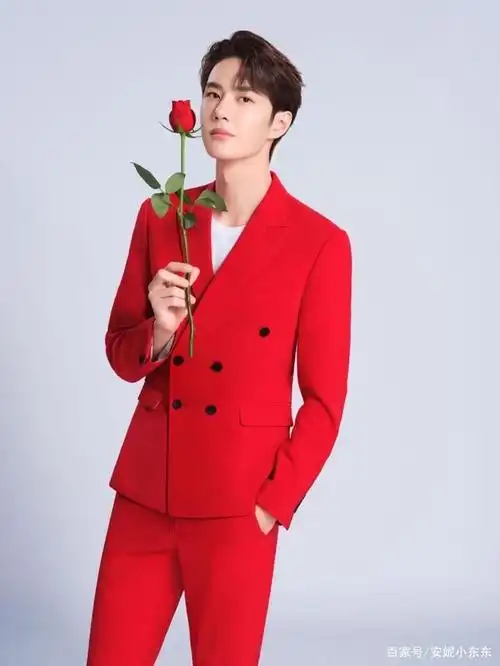 王一博蓝绿脏辫造型 时尚酷盖哪个造型你最爱