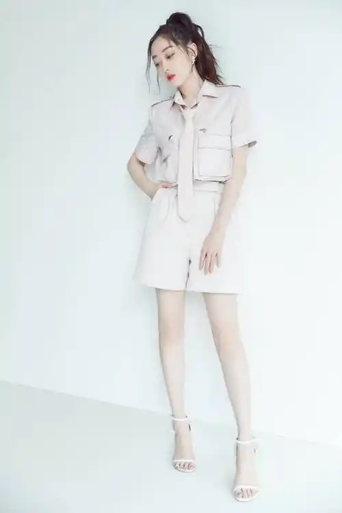 蒋梦婕美足合集突然发现她的脚是真美,而且很喜欢穿一字带不愧是林