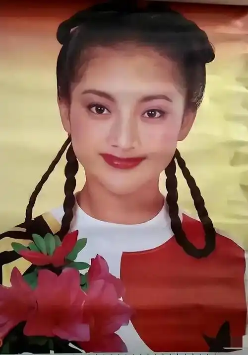 几乎承包了当时的挂历封面,那个时期,几乎全中国的家里都能看到瞿颖的