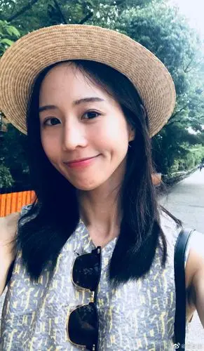 715张钧甯没有忘记过12点之后就一直在找手机里的库存挖得可辛苦了