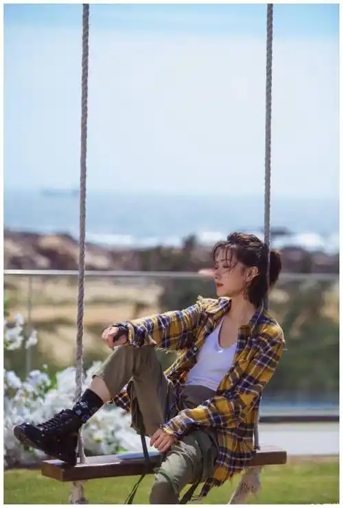 万茜晒照庆祝女儿3岁生日,小公主穿紫色蓬蓬裙奔跑,身高优越_时候