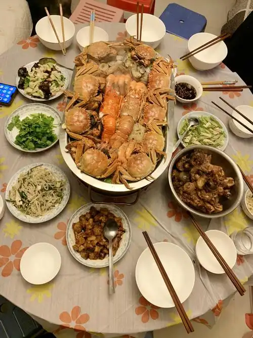 各地网友晒中秋晚饭有的丰盛有的讲究看到最后一个心酸了