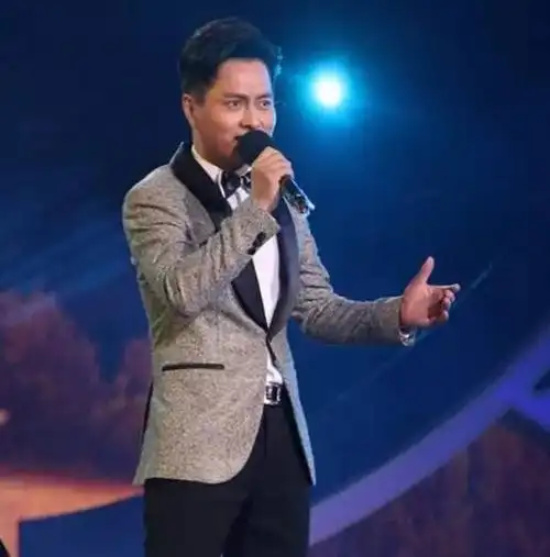 好歌手云飞娶古典女神美娇妻6登央视春晚为人低调朴素