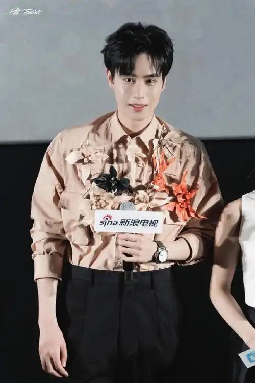 顾晏惜#    #惜花芷直播#现场美照来袭  今日份顾晏惜@胡一天啊帅出新