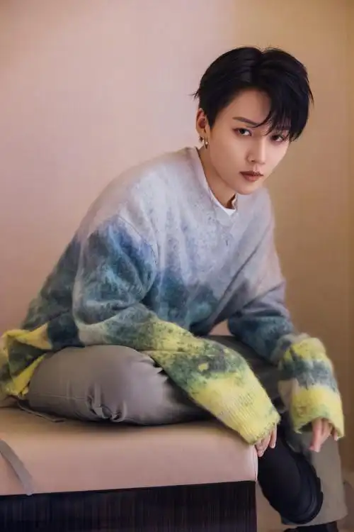 刘雨昕街舞5彩色扎染毛衣造型##刘雨昕街舞5最新造型