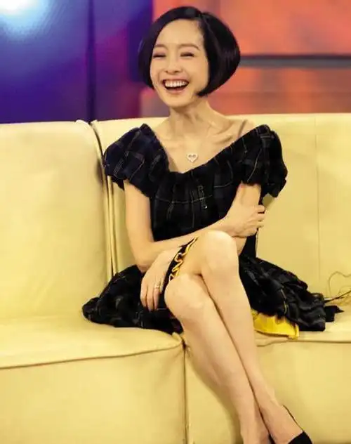 比较瘦的明星你知道哪些照片曝光后感觉像行走的骨架