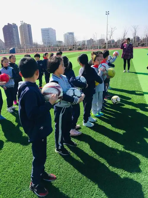 二年级足球课正式开启