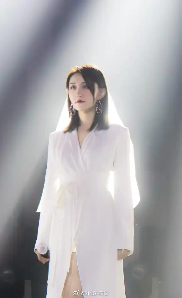 秦瑜 sing秦瑜#全民k歌# the show must go on  那么,就祝大家永远