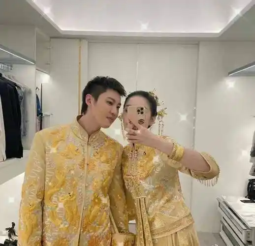 赵本山女儿宣布本月领证●网友评论:有点甜呀～●近日,张含韵,佟梦实