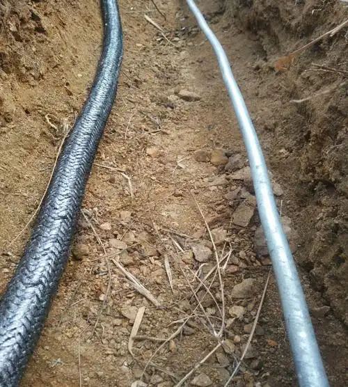 >                    φ12mm的镀锌圆钢,φ28mm的柔性石墨基复合接地