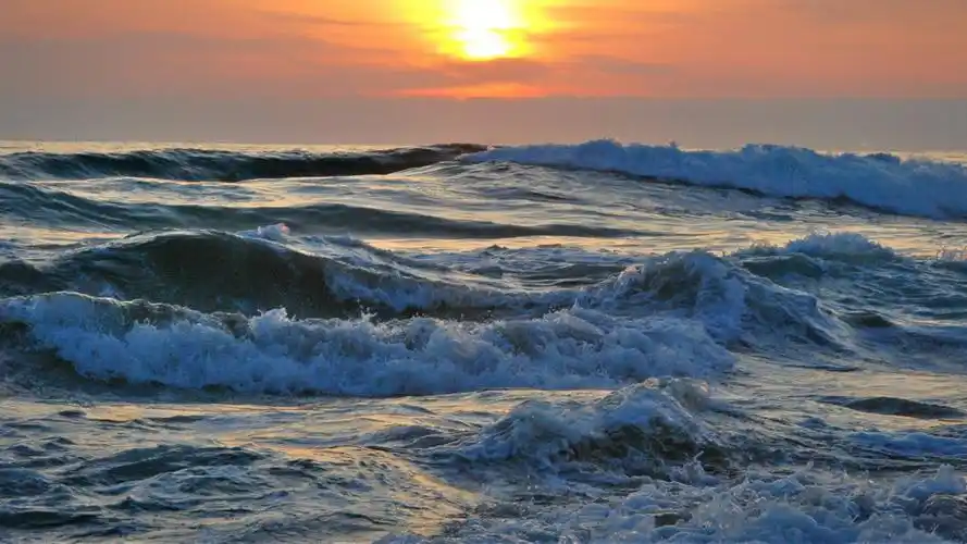 危险的海浪图片-风景壁纸-高清风景图片-第10图-娟娟壁纸