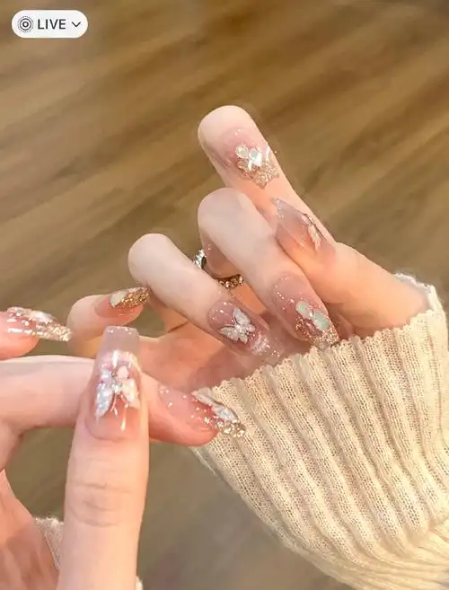 想做美甲了,帮小羊选选哪个比较好看