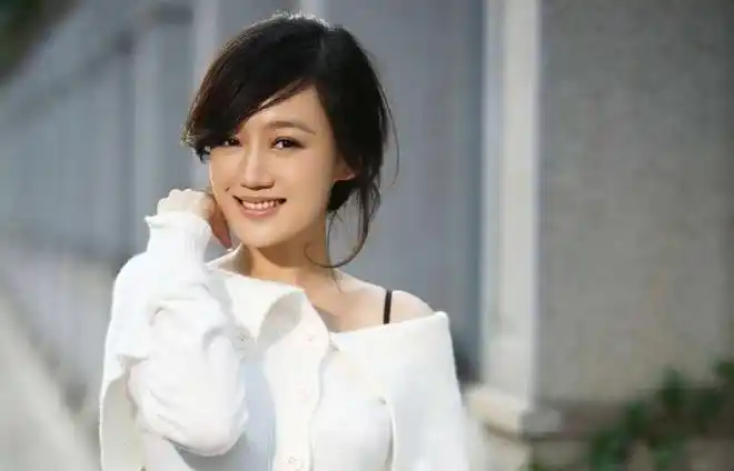 胡歌4任绯闻女友对外只承认了江疏影而最难以忘记的却是她