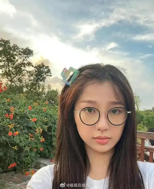 虞书欣素颜照好朴素哦,清纯高中生!|虞书欣_新浪新闻