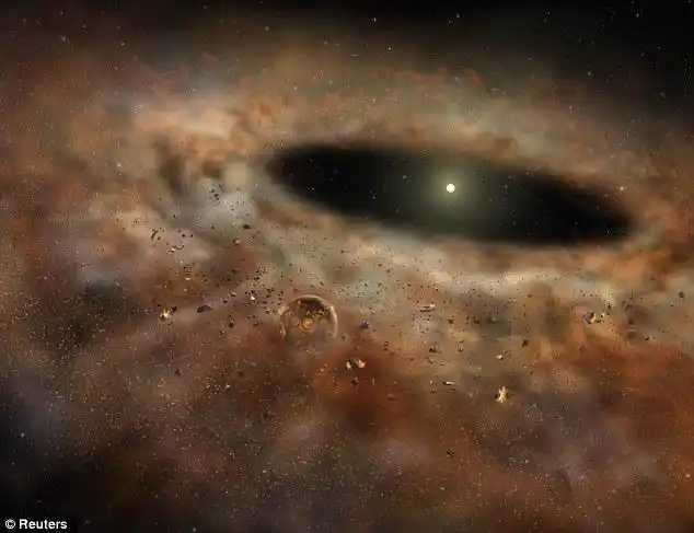 每日邮报报道,近日科学家一直追踪研究的一团巨大宇宙尘埃环消失了