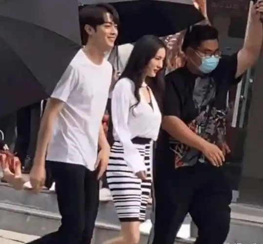 《爱的二八定律》路透:生图下杨幂像大妈,与小八岁许凯无cp感_少女_女