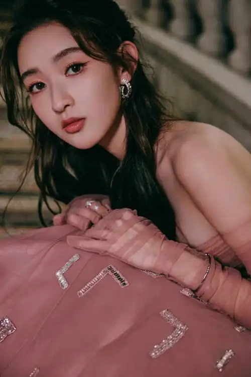 王玉雯超话王玉雯超话恭喜@王玉雯uvin获得#腾讯视频星光大赏#年度