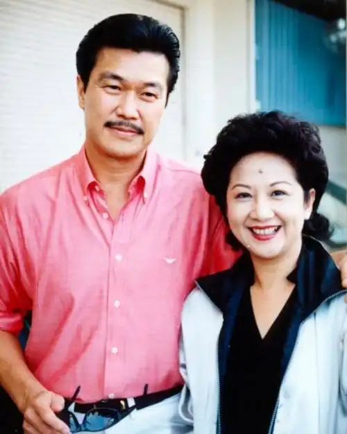 赵雅芝老公黄锦燊罕见受访,分享夫妻相处之道,背后的他十分有才