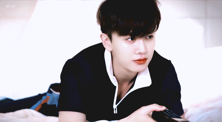 我们睡觉去咯任嘉伦