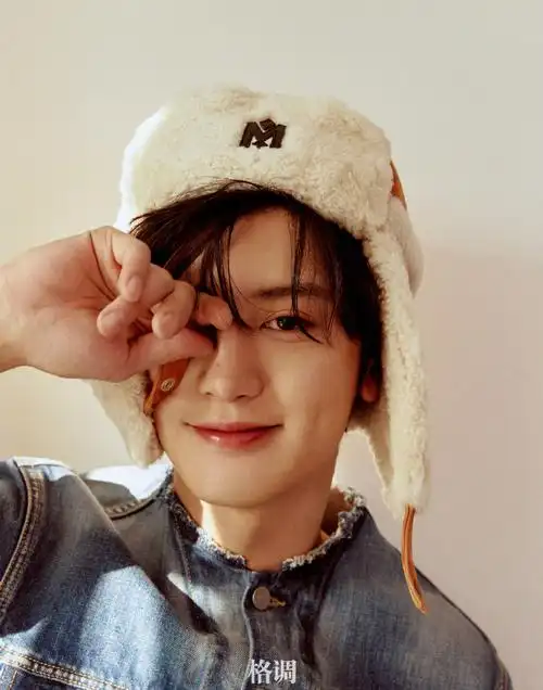 朴灿烈和宠物合拍中国封面