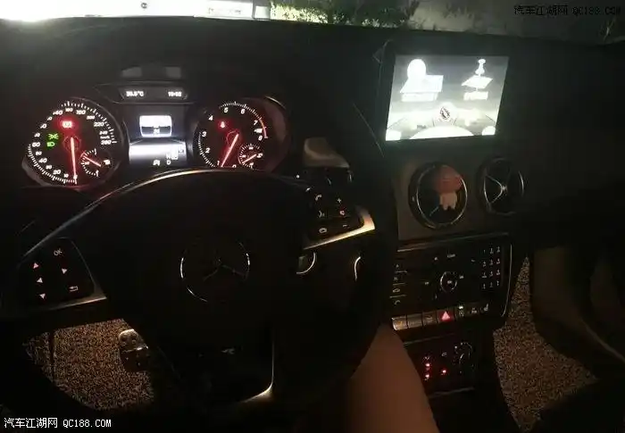 当天晚上自己装行车记录仪,走线什么的嘻嘻,走线的时候看着我买的骚气